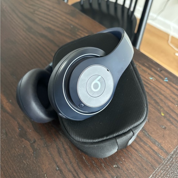 Beats by Dre Studio Pro Wireless Headphones in Navy Blue - Picture 1 of 6